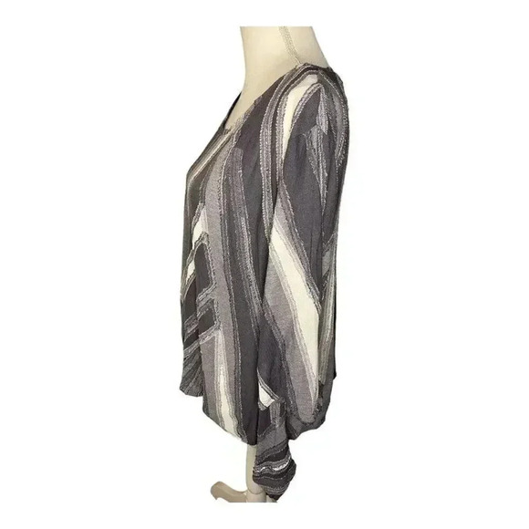 Simply Vera Vera Wang Women’s Large Distressed Patchwork Shark Bite Tunic - Picture 2 of 4